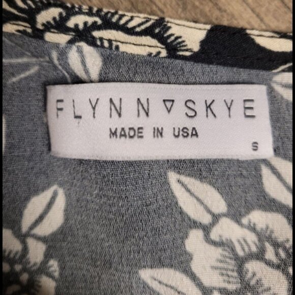 2 for $20 Flynn Skye Dress (NEW) Floral Off Shoulder Ruffle Size S - Picture 5 of 6